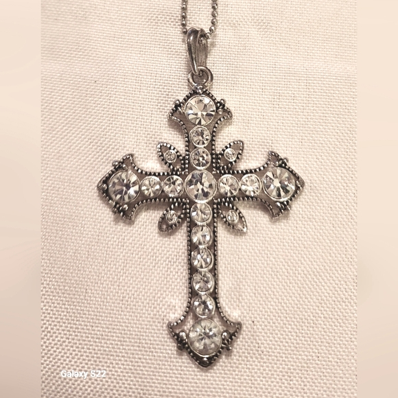 Premier Designs Grace Crystal Cross Necklace - Picture 1 of 5
